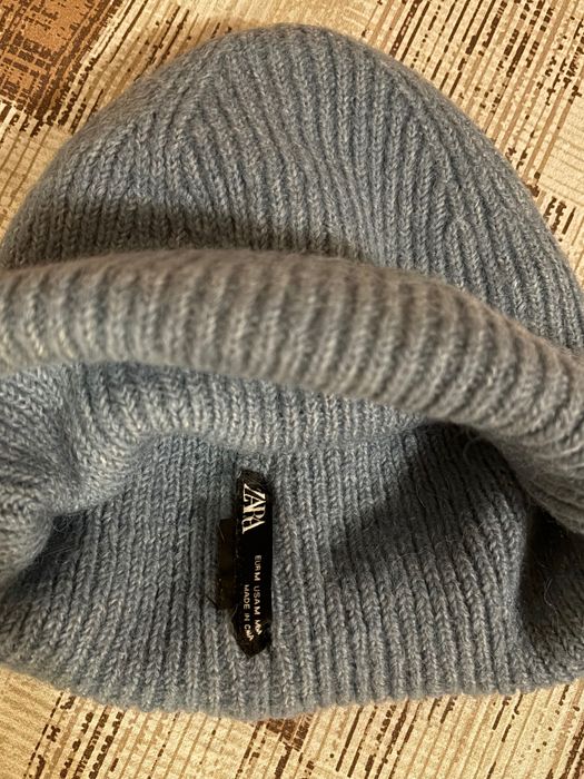 Зимни шапки - като нови