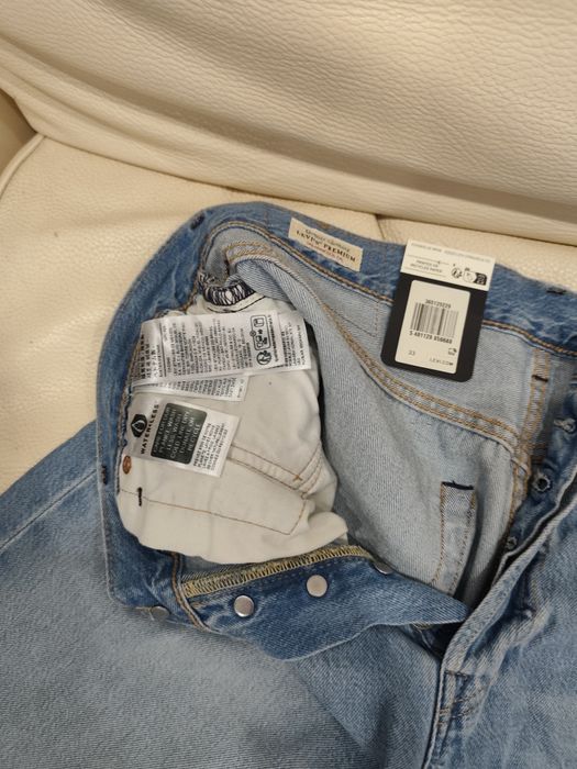 Продам шорты levis