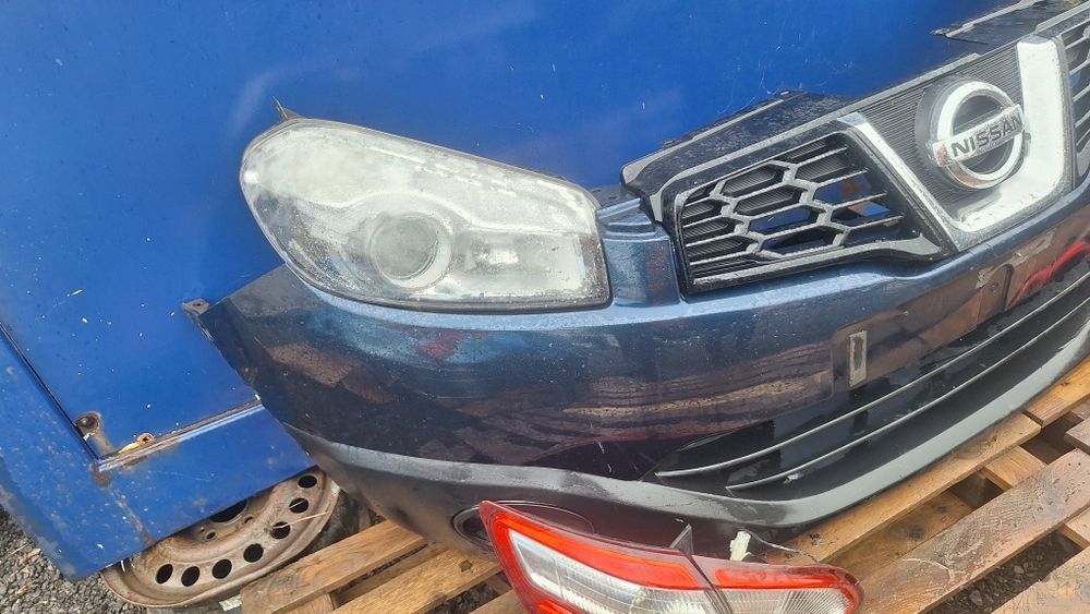 Bara fata Nissan Qashqai facelift 2013 faruri lupa triple grile proiectoare