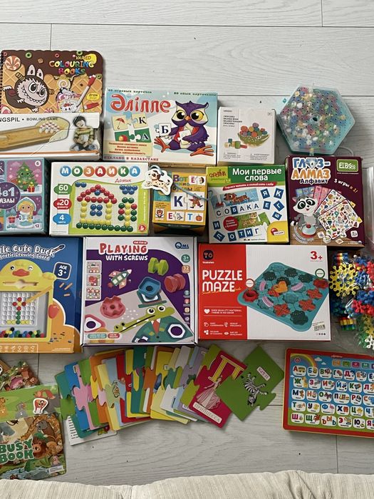 Развивающие игрушки , книги , пазлы , конструкторы , букварь