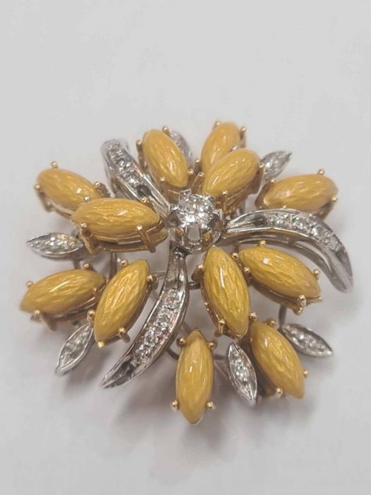 Set brosa si inel din aur galben si alb 18k cu diamante naturale si