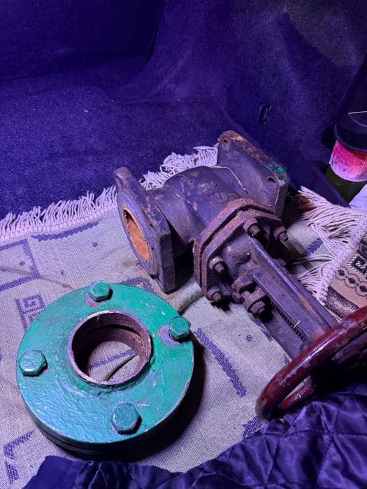 Продам задвижку на 80