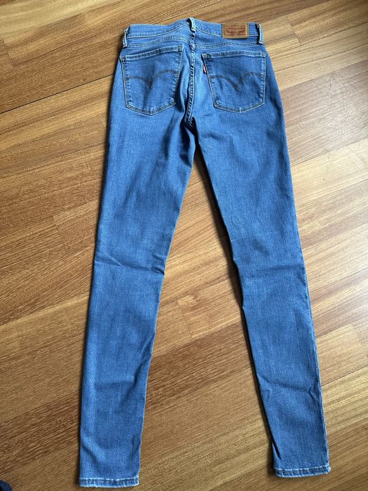 Blugi Levi’s in stare f buna