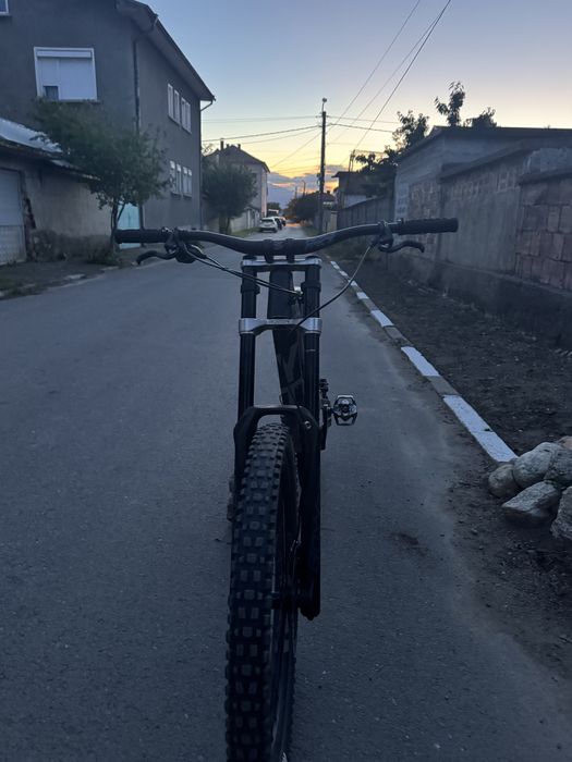 Yt tues base 2022 продава се спешно