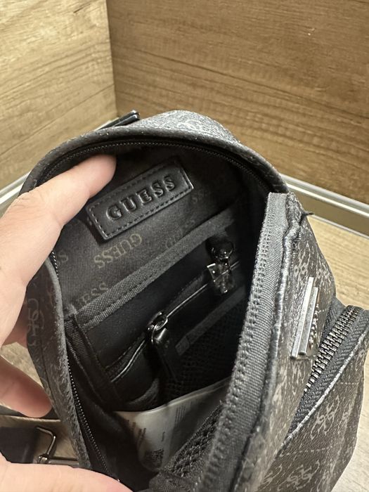Мъжка Чантичка GUESS