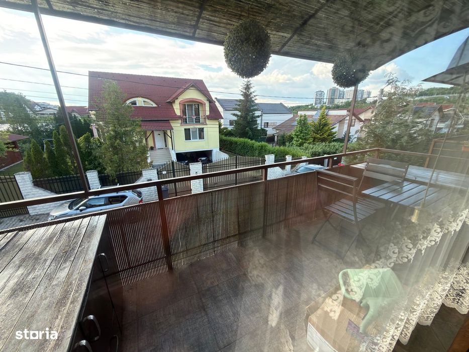 Apartament 3 camere decomandate, dispus pe două nivele
