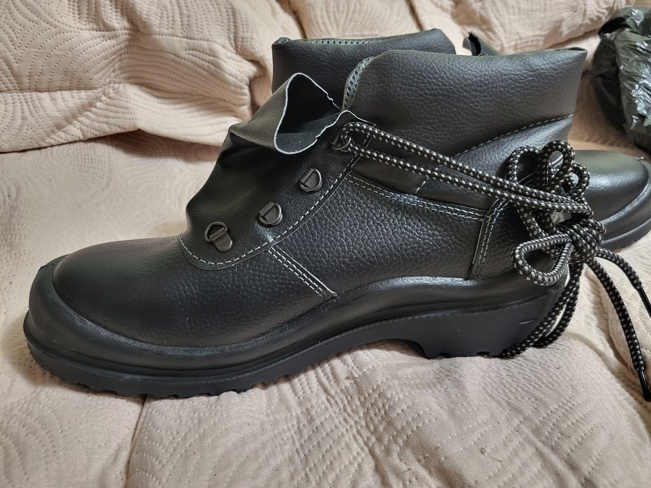 Продаются рабочие ботинки (спец.обувь)