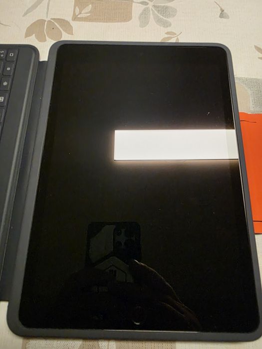 iPad 9, 64GB, husa cu tastatura