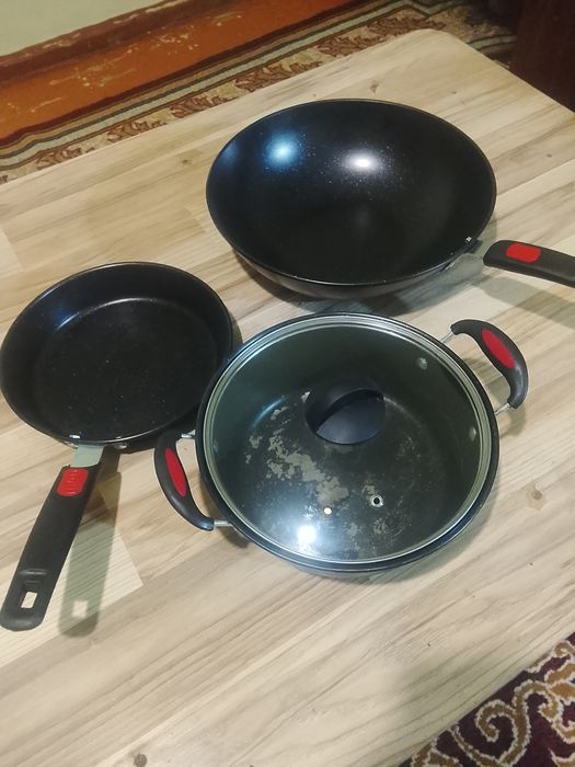 Продаётся сковороды и кастрюля