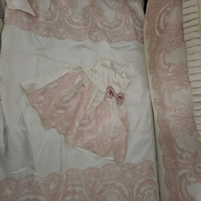 Продам манеж с матрасом и красивым комплектом