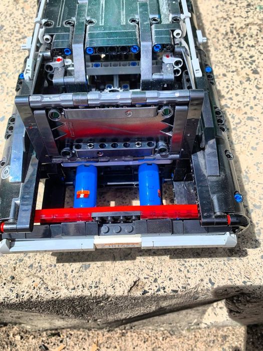 Машина чёрного цвета