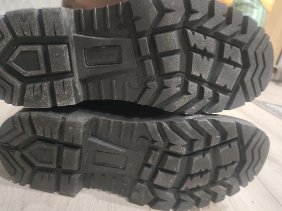 Продам Берцы новые