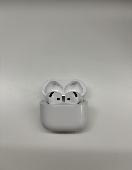 Apple AirPods 4.