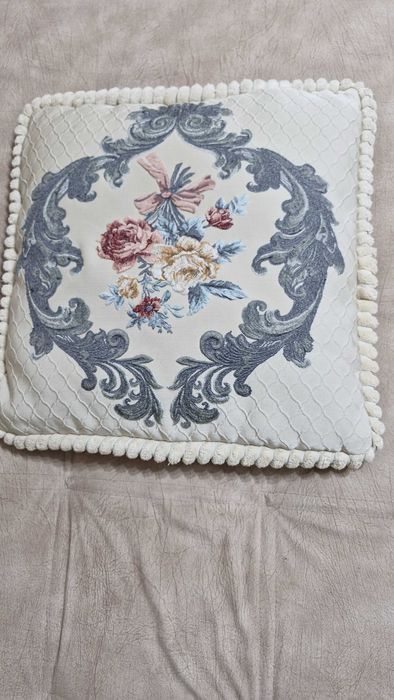 Подушки  2 штуки,  небольшие