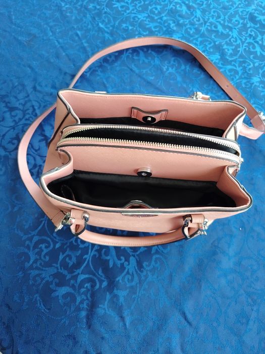 Guess чанта  нова