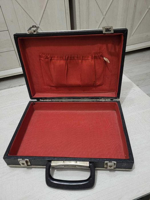 Diplomat vintage, perioada comunista