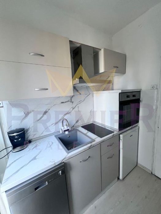 Дава се под наем Тристаен апартамент в Варна, Окръжна болница - 90 кв.м за 714 € - Снимка #1