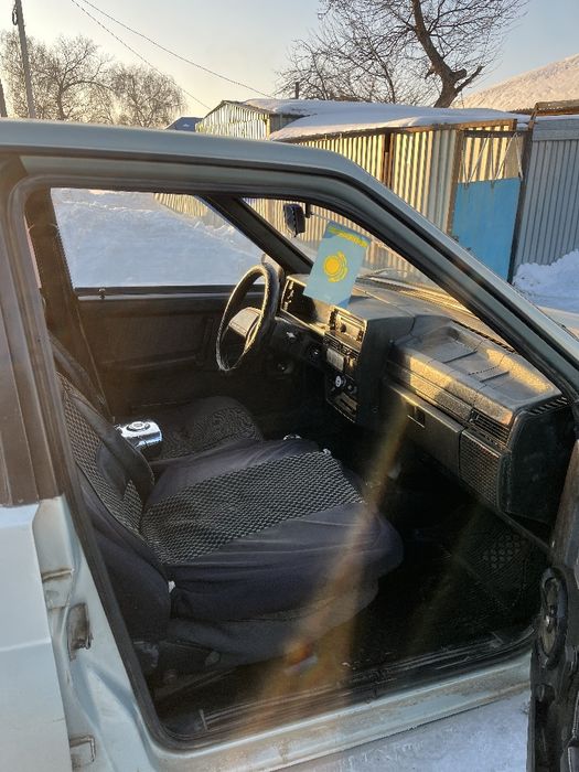 автомобиль лада ваз 21093