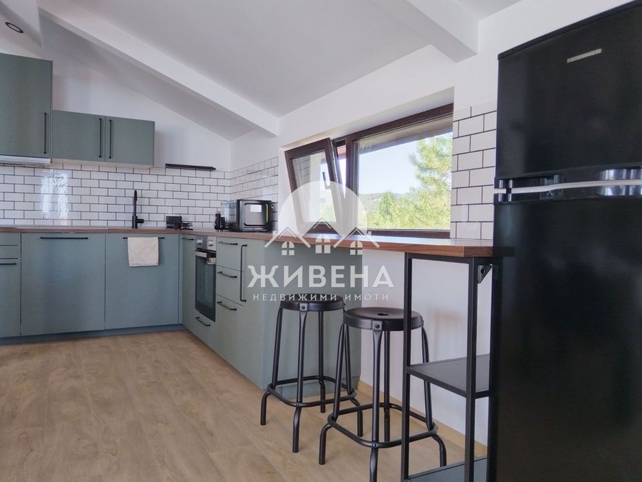 Дава се под наем Четиристаен апартамент в к.к. Св.Св. Константин и Елена - 105 кв.м за 900 € - Снимка #1