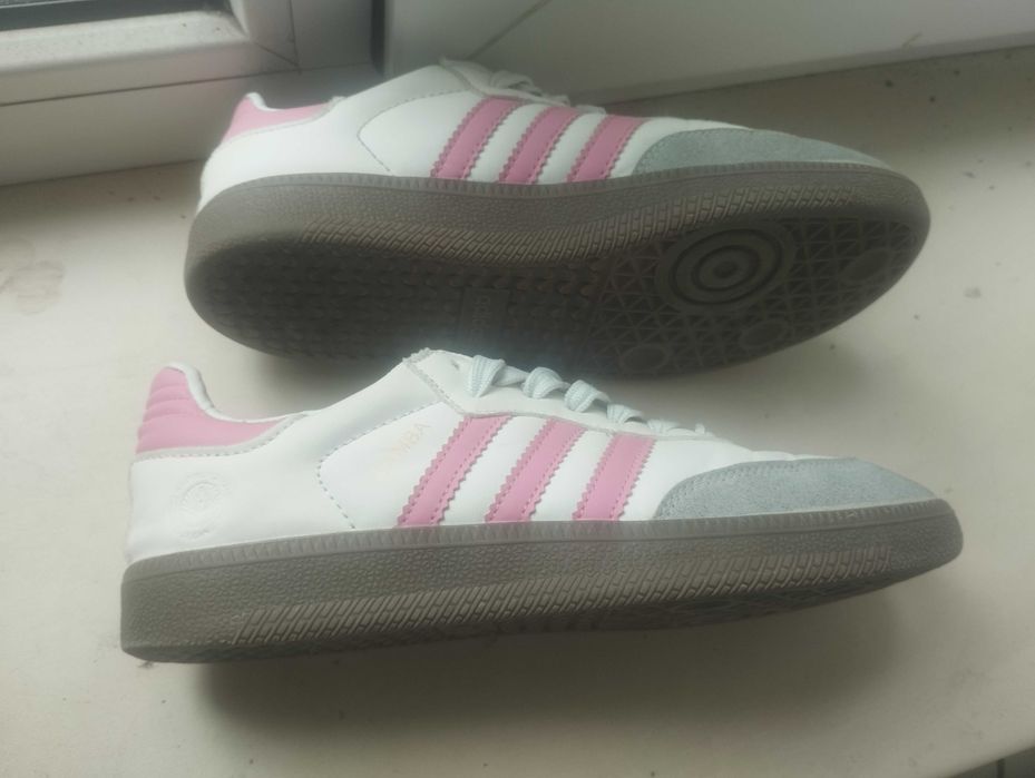 Кроссовки Adidas
