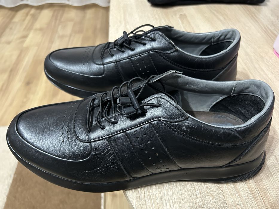 Vand pantofi marimea 43