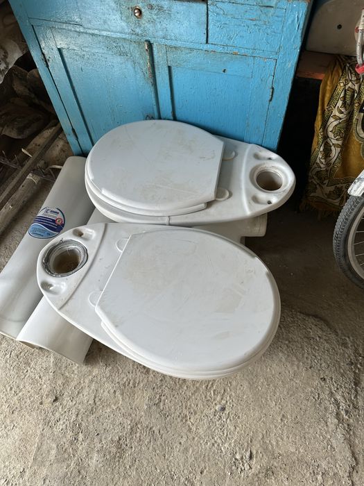 Унитаз 2шт. сатылады. 2 жыл қолданылған.