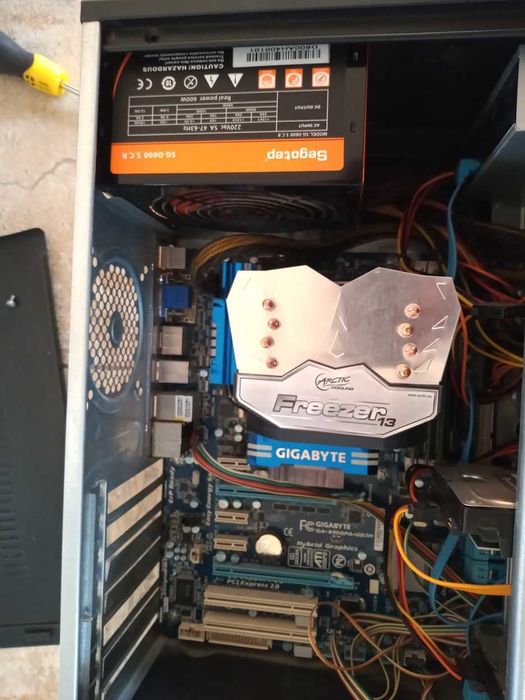 Carcasa ATX + placa de baza Gigabyte ga890 gpa+ procesor amd phenom II