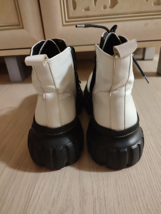 Продам женские ботинки, размер 39