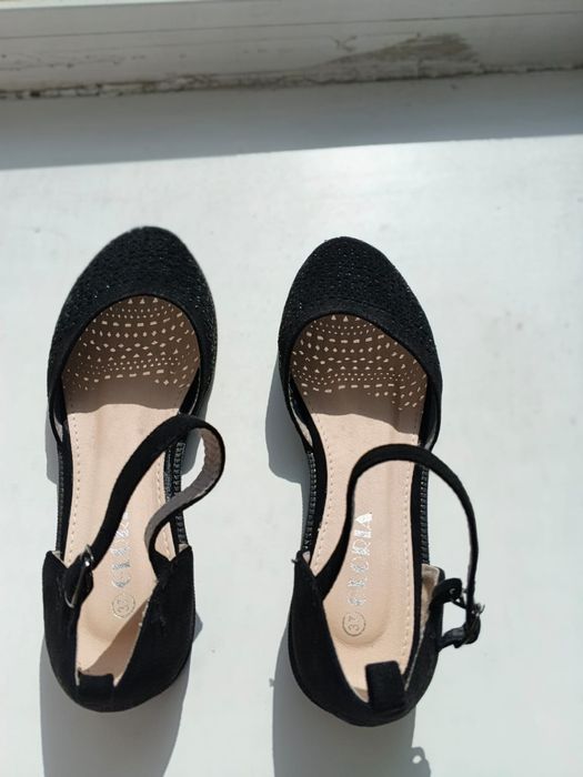 Продам женскую обувь