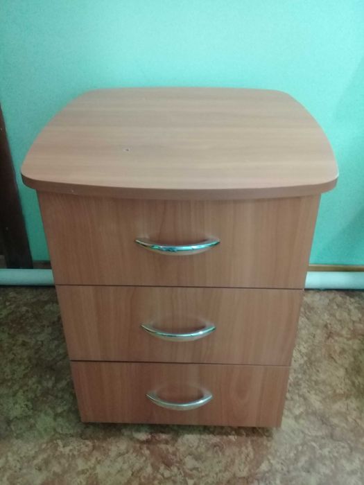 Продам тумбочки две штуки