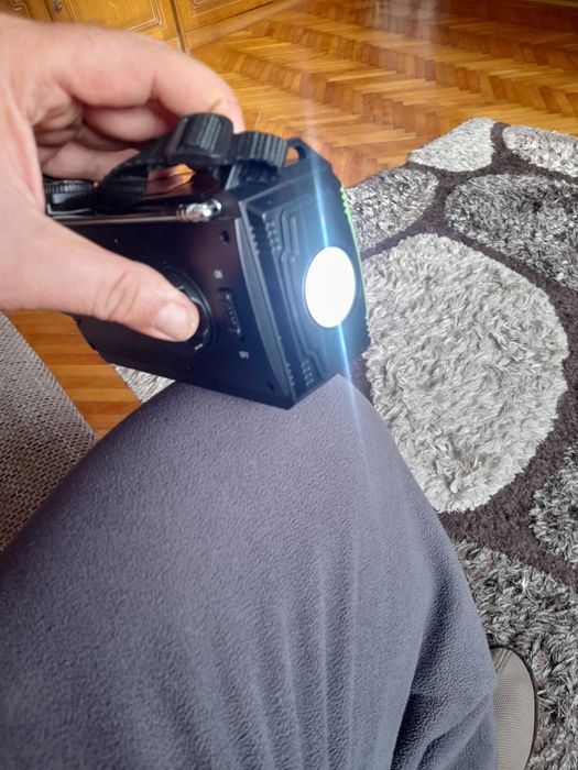 Vind radio portabil solar și cu dinam nou