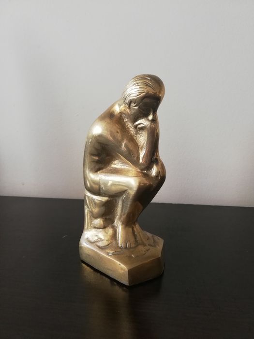 Красива, винтидж статуетка на "Мислителя ". Месинг