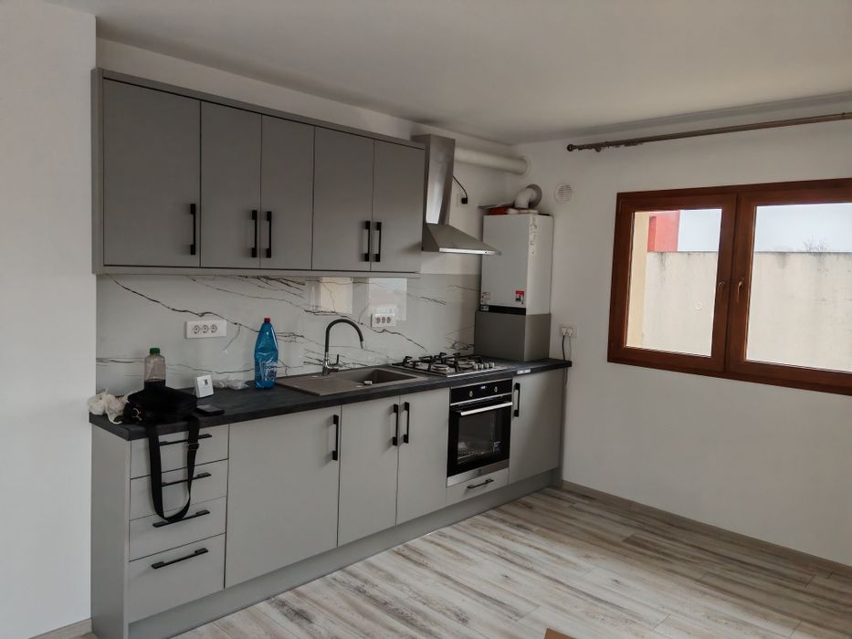 Închiriez casa cu 3 apartamente zona bucium