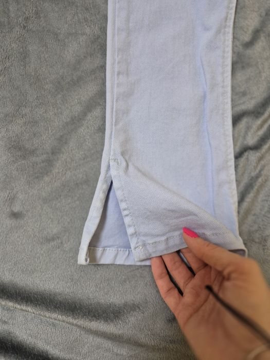 Детски дънки с цепка