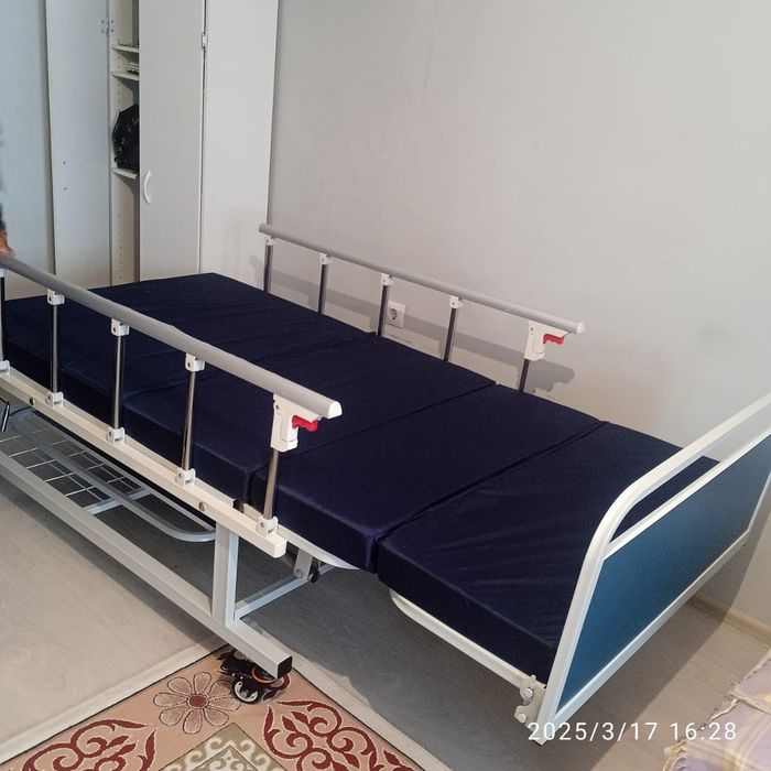 Медицинская кровать