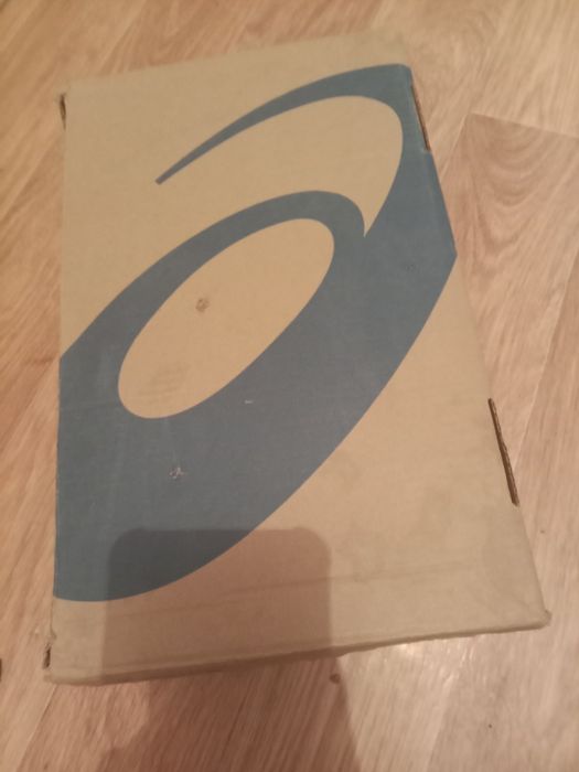 Продается кроссовки асискс оригинальные