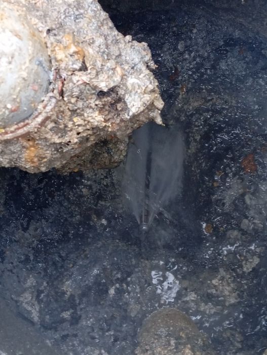 Oqava suv quvurlani kanalizatsiya trubalarini tez va sfatli tozalash.