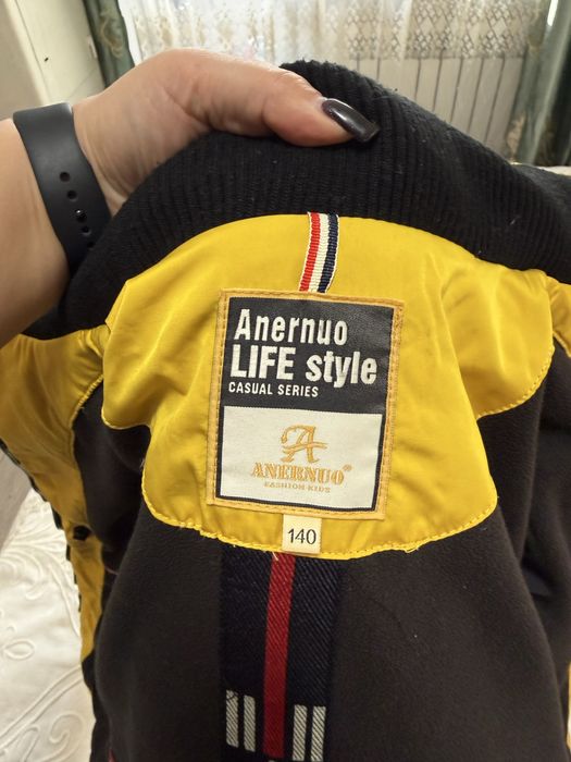 Продам зимние куртки на девочку