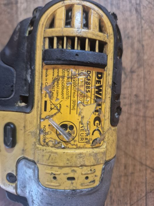 Filetanta cu impact DEWALT DCF 885 18V