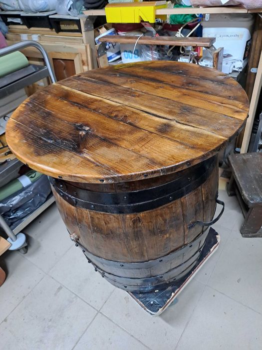 Продавам бъчва маса