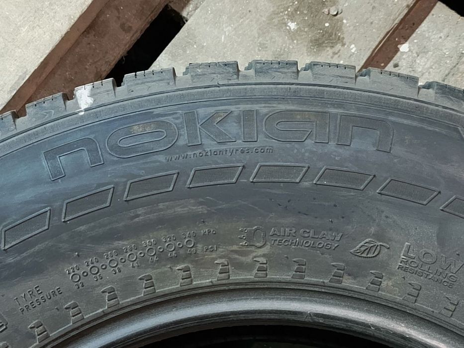 255/65/17 комплект шипованных шин