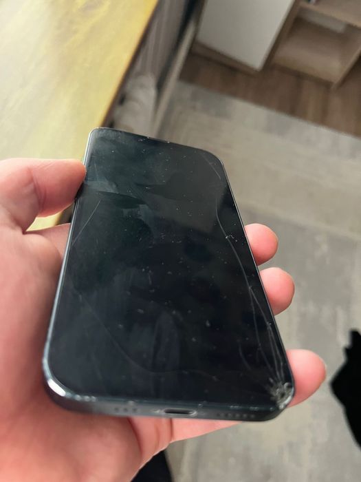 Iphone 13 б/у хороший