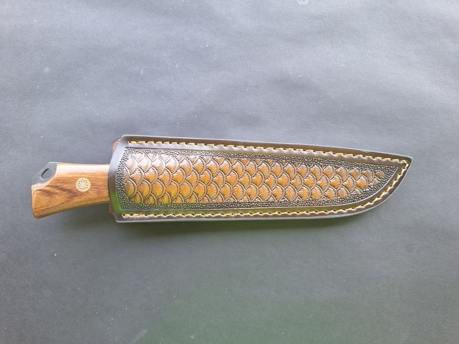 Ловен нож с кожена кания