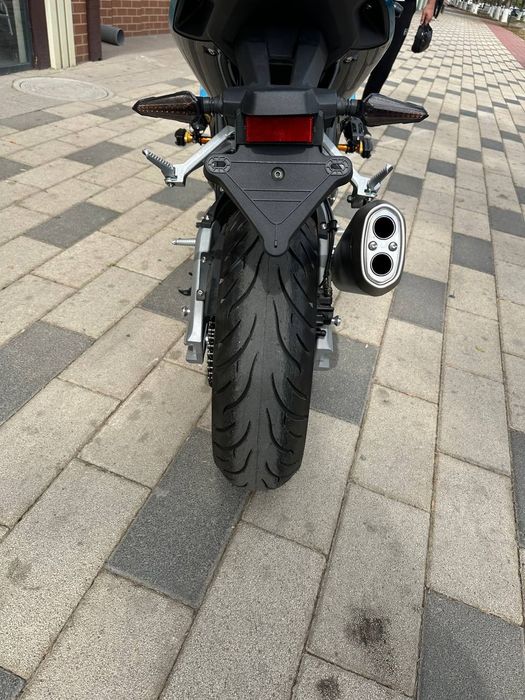 BMW M 1000 RR 6oy kafoloti bilan