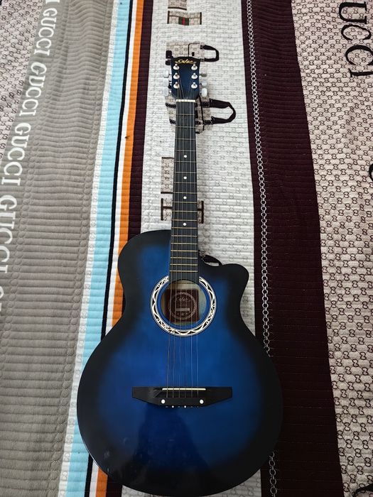 Продам детскую гитару