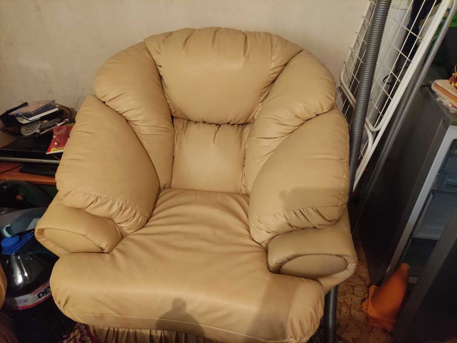 Диван кожен използван в добро състояние