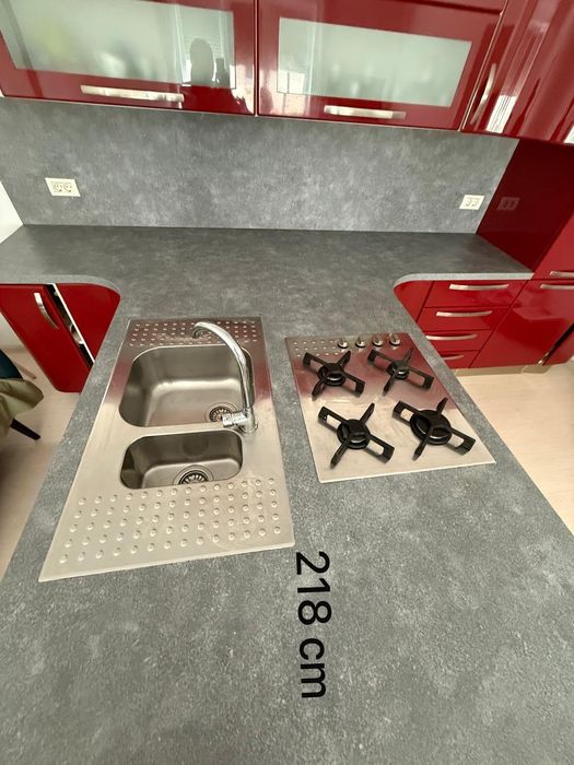 Mobila bucătărie cu electrocasnice