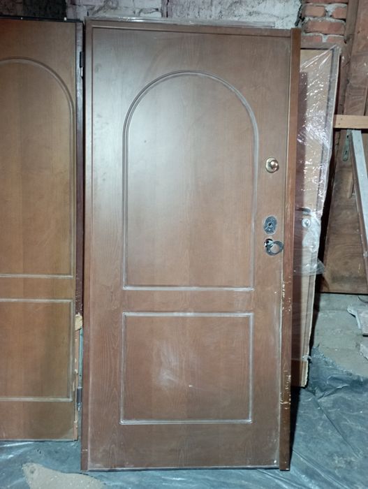 Двойна блиндирана врата