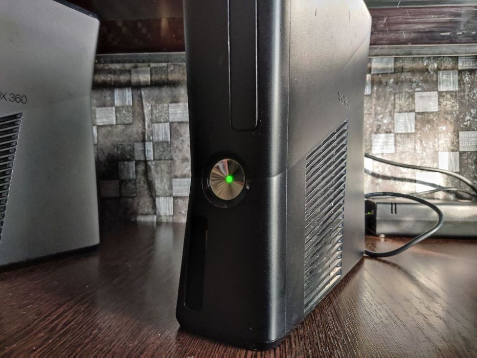 Xbox 360 Slim две штуки