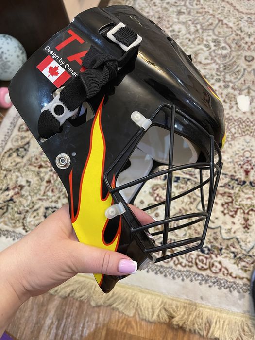 Продам детско- подростковый шлем для хоккея